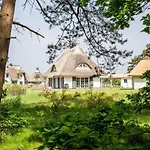 Ferienhaus, Ferienhaus *